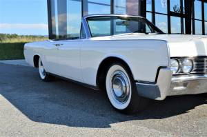 Image 4/50 of Lincoln Continental Convertible (1967)