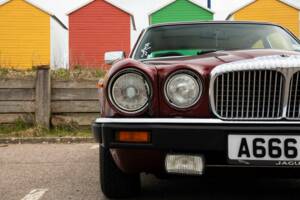 Image 12/50 of Daimler Double Six (1983)