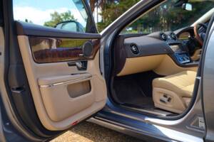 Bild 48/50 von Jaguar XJ 5.0 (2010)