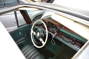 Image 17/18 of Mercedes-Benz 250 SE (1967)
