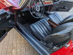 Image 18/18 of Mercedes-Benz 250 SL (1967)