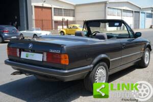 Bild 7/10 von BMW 320i (1989)