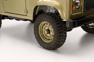 Bild 41/47 von Land Rover 90 (1990)