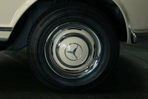 Image 47/50 of Mercedes-Benz 230 SL (1967)