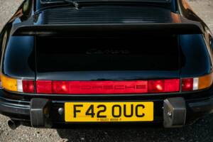 Immagine 18/41 di Porsche 911 Carrera 3.2 (1988)