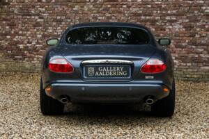 Immagine 6/50 di Jaguar XK8 4.0 (2002)
