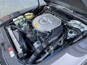 Image 24/32 de Mercedes-Benz 560 SL (1987)
