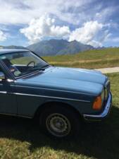 Immagine 4/5 di Mercedes-Benz 230 CE (1982)