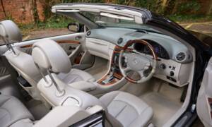 Image 4/49 of Mercedes-Benz CLK 500 (2004)