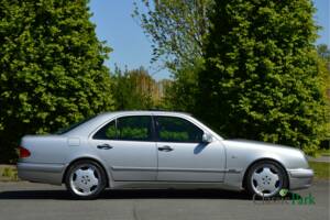 Image 6/50 de Mercedes-Benz E 50 AMG (1996)
