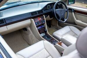 Bild 42/46 von Mercedes-Benz E 320 (1994)
