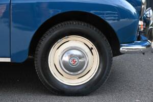 Image 11/37 of Morris Minor 1000 Traveller (1971)