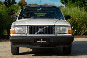 Immagine 4/43 di Volvo 240 GLE Injection (1989)