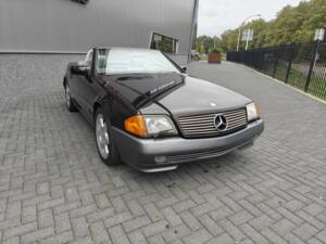 Image 14/50 de Mercedes-Benz 500 SL (1991)