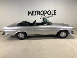 Image 2/31 of Mercedes-Benz 280 SE 3,5 (1970)