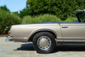 Image 21/50 of Mercedes-Benz 280 SL (1969)