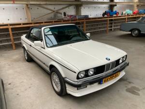 Image 24/34 de BMW 325i (1987)