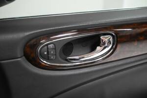 Image 40/50 of Jaguar XJR Super V8 (2004)