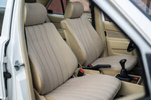 Imagen 34/42 de Mercedes-Benz 190 E (1984)