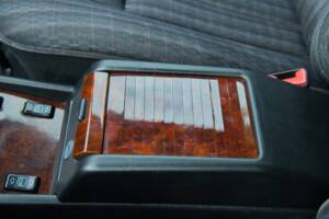 Image 35/63 of Mercedes-Benz 220 E (1993)