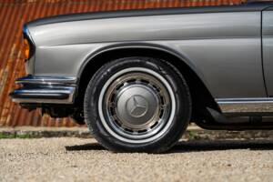 Image 35/37 of Mercedes-Benz 280 SE 3,5 (1970)