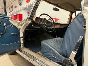 Image 7/18 of Mercedes-Benz 250 CE (1968)