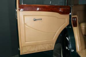 Image 17/30 of Rolls-Royce Phantom III (1938)