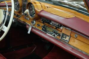 Image 43/50 of Mercedes-Benz 220 SE b (1963)