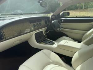 Image 10/23 of Jaguar XK8 4.0 (2001)