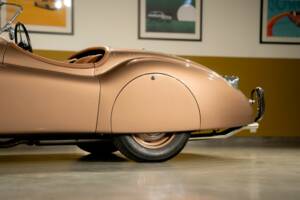 Image 7/50 of Jaguar XK 120 OTS (1952)