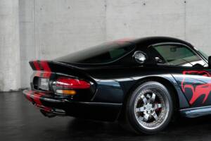 Image 36/50 of Dodge Viper GTS (2005)