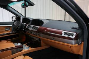 Bild 8/18 von BMW 760i (2005)