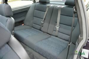 Bild 26/50 von BMW 320i (1994)