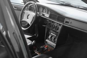 Imagen 38/50 de Mercedes-Benz 190 E 2.5-16 Evolution II (1990)