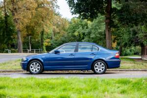 Image 13/38 of BMW 325i (2002)