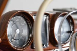 Bild 37/44 von Mercedes-Benz 220 SE b (1964)