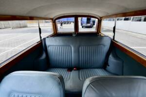 Image 42/50 of Morris Minor 1000 Traveller (1969)