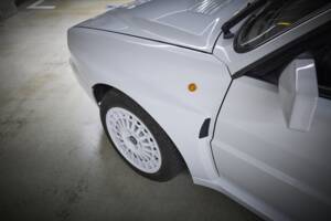 Image 44/93 of Lancia Delta HF Integrale Evoluzione I (1992)