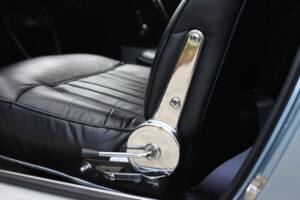 Image 21/56 of Peugeot 404 Coupé (1968)