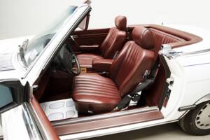 Image 25/48 of Mercedes-Benz 560 SL (1988)