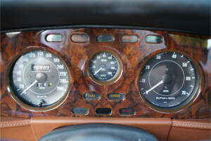 Image 13/50 of Aston Martin V8 (1980)