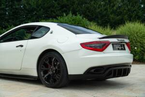 Bild 18/50 von Maserati GranTurismo 4.2 (2008)