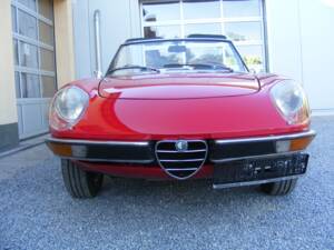 Immagine 2/77 di Alfa Romeo Spider Veloce 2000 (1981)