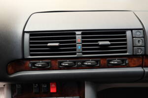 Bild 25/67 von Mercedes-Benz S 500 (1996)
