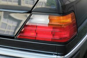 Image 41/63 of Mercedes-Benz 300 CE (1991)