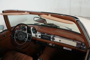 Bild 24/39 von Mercedes-Benz 280 SL (1970)