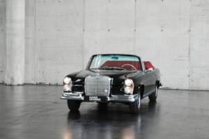 Image 20/50 of Mercedes-Benz 220 SE b (1962)