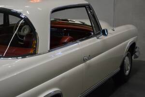 Image 47/61 de Mercedes-Benz 250 SE (1966)