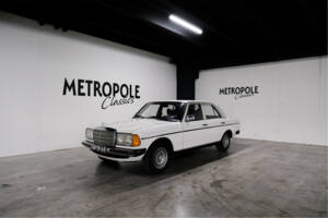 Image 3/27 of Mercedes-Benz 230 (1977)