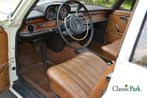 Image 26/49 of Mercedes-Benz 280 SE 3,5 (1972)